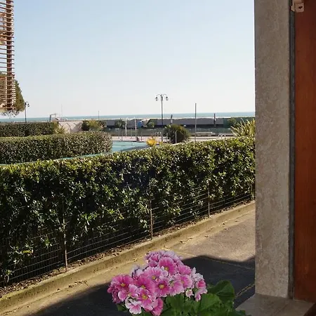 Appartamenti Diplomatic-Residence Fronte Mare-Piazza Torino-Lido Di Jesolo Exterior photo
