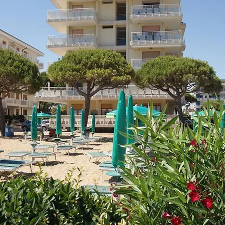 Appartamenti Diplomatic-Residence Fronte Mare-Piazza Torino-Lido Di Jesolo Exterior photo