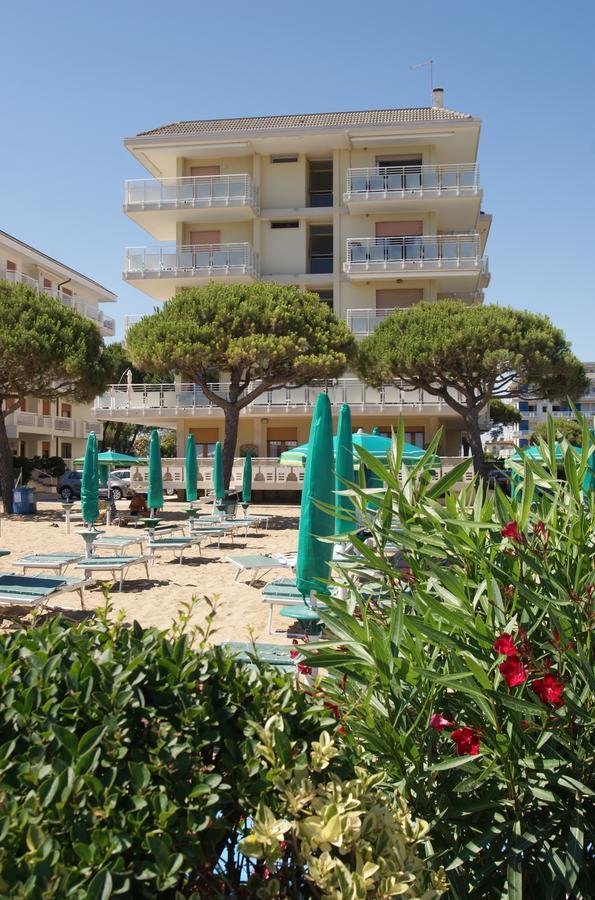 Diplomatic-residence Fronte Mare-piazza Torino-lido Di *